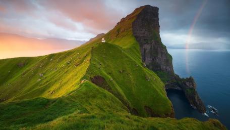 Majestic Kallur Lighthouse at Sunset wallpaper
