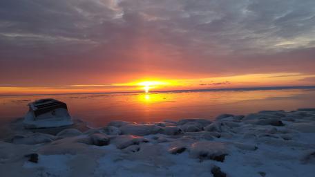 Arctic Sunset Over Frozen Shores wallpaper