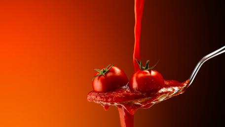 Tomato Essence in Motion wallpaper