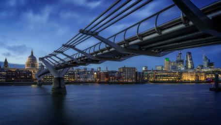 Millennium Bridge Evening Vista wallpaper