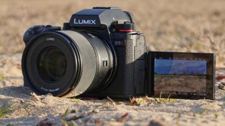 The camera, my old brother, had years ago LUMIX S5 wallpaper
