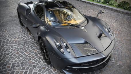 Pagani Huayra Majesty on Cobblestone wallpaper