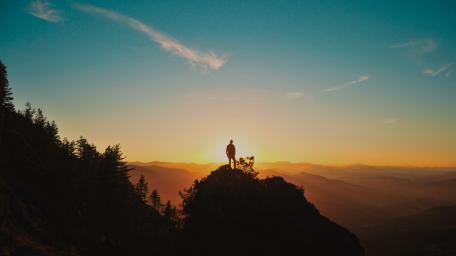 Serene Sunset Over Majestic Mountains wallpaper