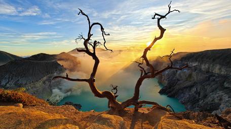 Ijen's Mystical Sunrise Silhouette wallpaper