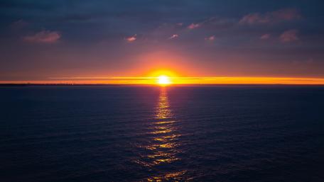 Dusk's Embrace Over Tranquil Waters wallpaper
