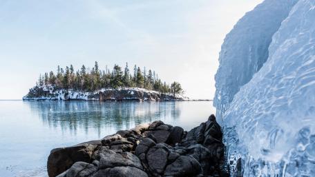 Icy Wilderness Escape wallpaper