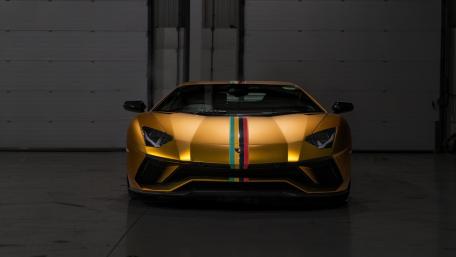 Golden Lamborghini Aventador Gleaming in Shadows wallpaper