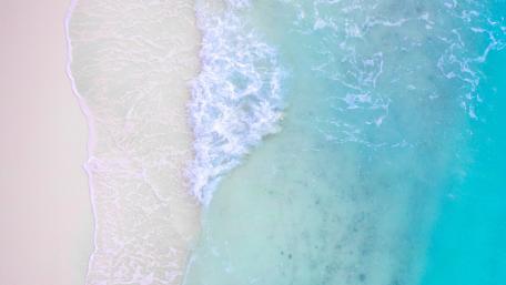 Serene Shoreline Hues wallpaper