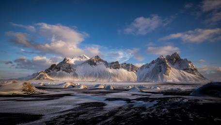 Majestic Vestrahorn Peaks wallpaper