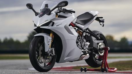 Ducati Supersport 950 Elegance on Tarmac wallpaper