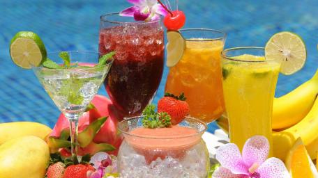 Tropical Refreshment Oasis wallpaper