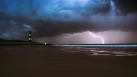 Lighthouse Against the Thunderous Night wallpaper