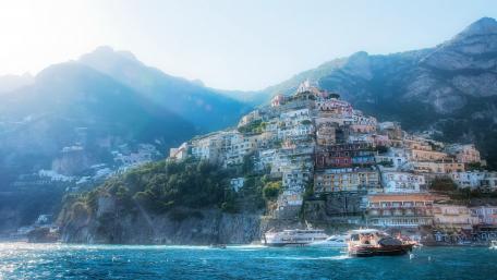 Positano's Seaside Splendor wallpaper