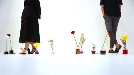 Elegant Floral Display with Figures in Silhouettes wallpaper
