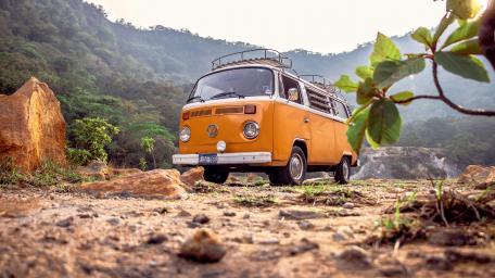 Vintage Volkswagen Van Adventure wallpaper