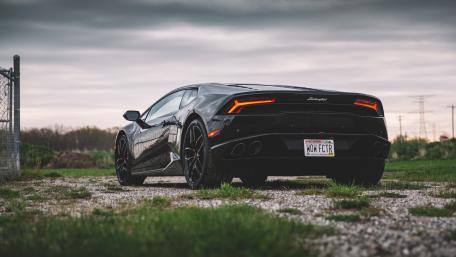 Powerful Elegance Lamborghini Huracan at Dusk wallpaper