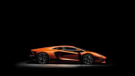 Sleek Aventador Elegance Amidst Shadows wallpaper