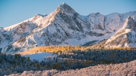 Majestic Sneffels Range in Winter Glow wallpaper