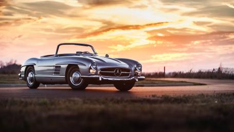 Timeless Elegance of a Classic Mercedes-Benz wallpaper