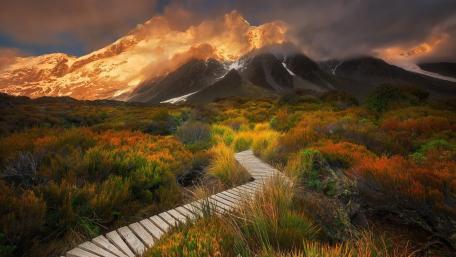 Majestic Mount Cook at Dusk wallpaper