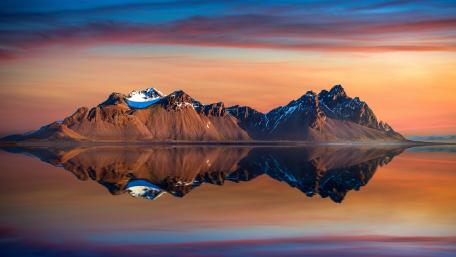 Vestrahorn Mountain's Mirror Reflection wallpaper