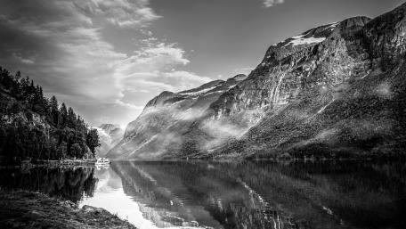 Majestic Monochrome Mountain Reflections wallpaper