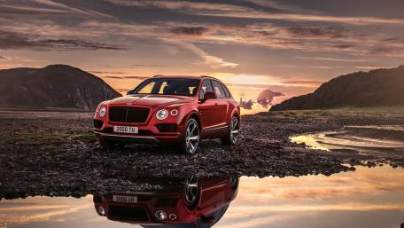Luxurious Bentley Bentayga W12 at Sunset wallpaper