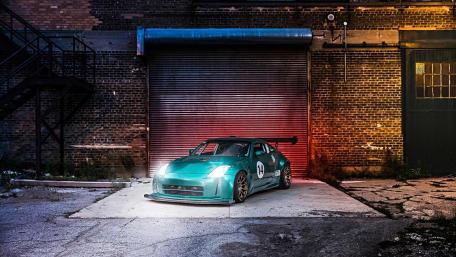 Dynamic Nissan 350Z in Urban Setting wallpaper