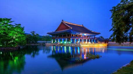 Gyeonghoeru Pavilion at Night wallpaper