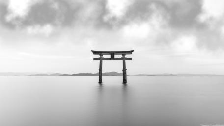 Floating Serenity in Japan's Horizon wallpaper