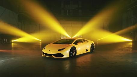 Lamborghini Huracán in Golden Glow wallpaper