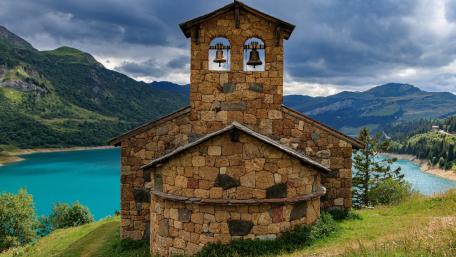 Historic Charm Amidst Captivating Nature wallpaper