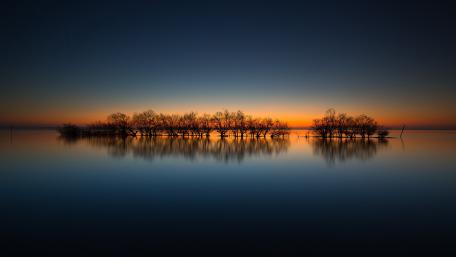 Twilight Tranquility by the Water wallpaper