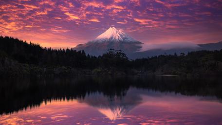 Mount Taranaki at Sunrise Reflection wallpaper