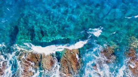 Crystal Clear Ocean Waves and Rocky Shore wallpaper