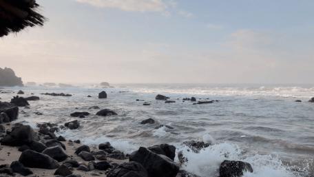 Serene Coastal View at Dusk wallpaper