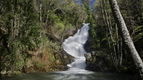 Majestic Waterfall in Valle del Jerte wallpaper