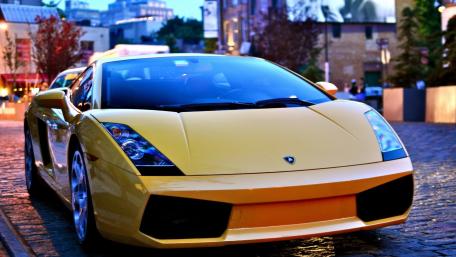 Lamborghini Gallardo in Urban Elegance wallpaper