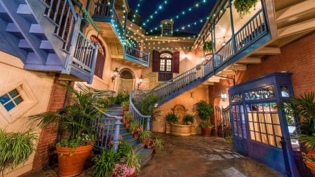 Charming Urban Oasis wallpaper