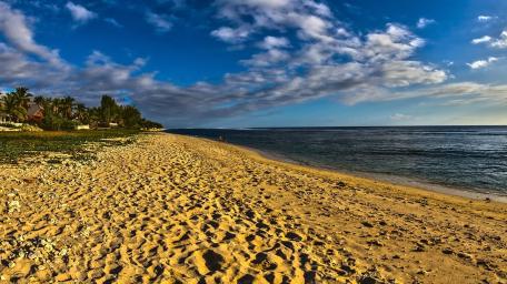 Golden Sands and Tranquil Waves wallpaper