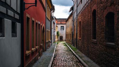 Charming Cobblestone Alleyway Scene wallpaper
