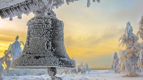 Frozen Bell in Winter Wonderland wallpaper