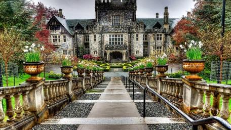 Majestic Hatley Castle Entrance wallpaper