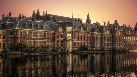 Historic Binnenhof at Sunset wallpaper