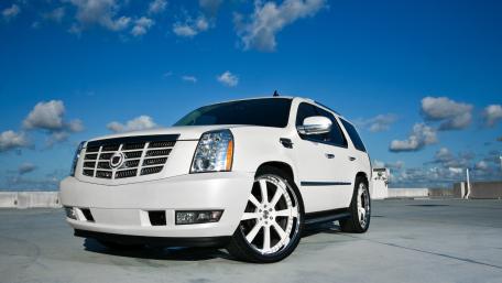 Sleek Cadillac Escalade Against a Bright Sky wallpaper