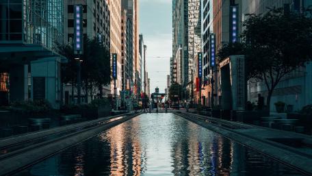 Urban Serenity in 4K wallpaper