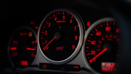 Red Glowing Speedometer: Automotive Power Display wallpaper