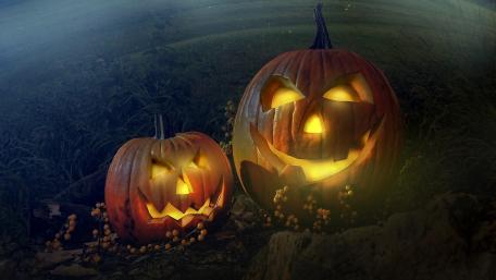 Halloween Night with Glowing Jack o Lanterns wallpaper