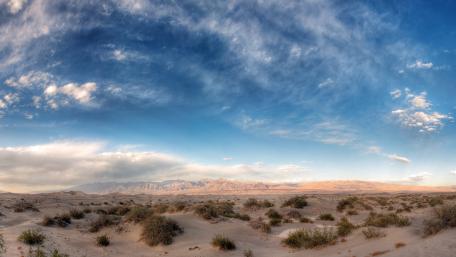 Desert Serenity Under Vast Skies wallpaper