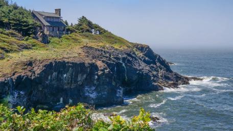 Cliffside Haven by the Ocean wallpaper